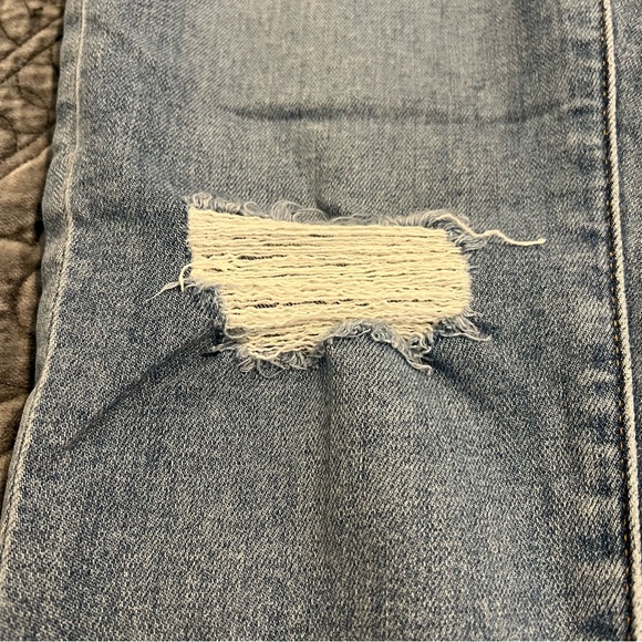 LOFT High Rise Skinny Distressed Jean. Light wash 4/27 - Picture 9 of 14